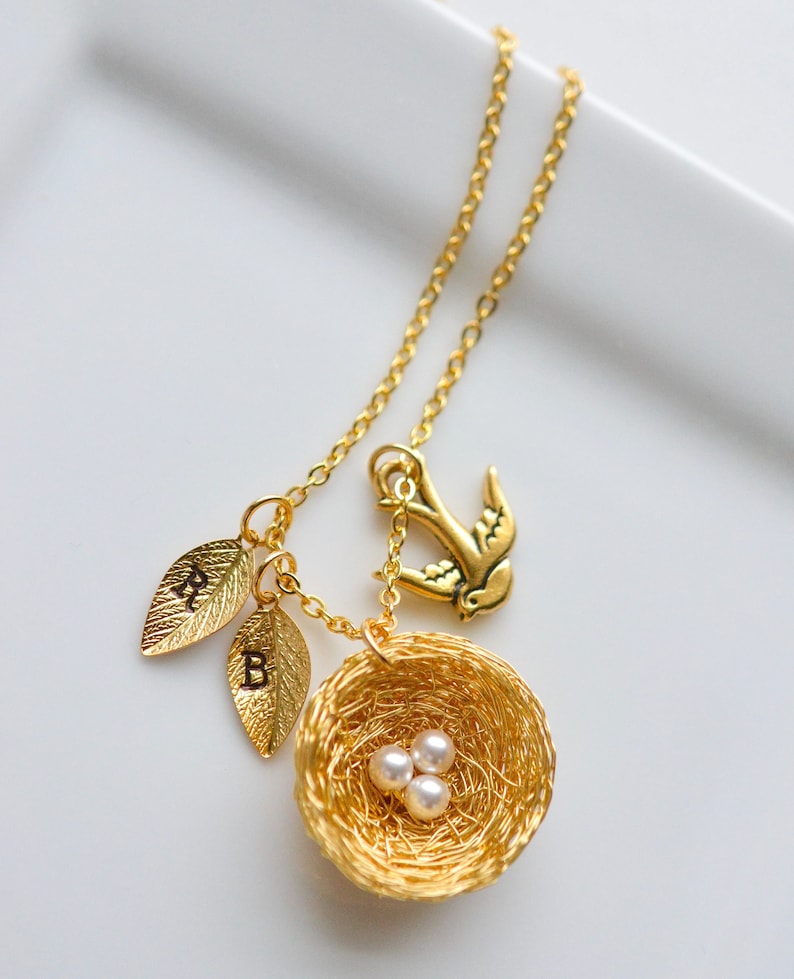 Gold Bird's Nest Necklace, Mother necklace personalized, Bird's Nest Jewelry, Mother's Day Necklace, Mama Bird Necklace, Miscarriage Jewelry afbeelding 1