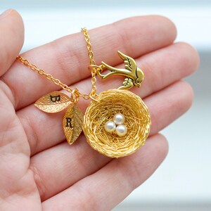 Gold Bird's Nest Necklace, Mother necklace personalized, Bird's Nest Jewelry, Mother's Day Necklace, Mama Bird Necklace, Miscarriage Jewelry afbeelding 2