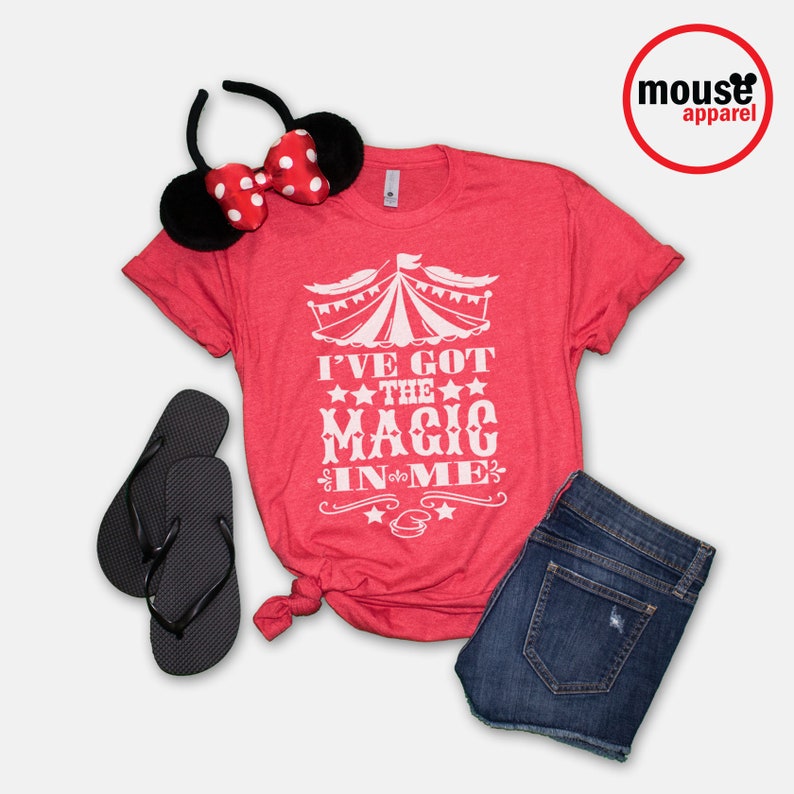 Dumbo Magic In Me Disney Shirt / Disney Dumbo Magic Shirt / Dumbo Disney Unisex T-shirt / Dumbo Unisex Tee / Magic in Me tee Rood