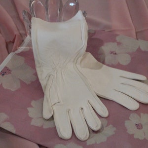 Kid Leather Ivory Gloves by Dawnelle, Petite-Small, Three-Quarter Length, Soft Stylish and Luxurious in Very Good Condition B50