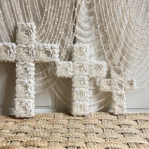 Weißes Muschelkreuz, handgefertigt in Bali, Wandbehang