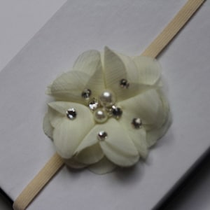 Diadema de flor de marfil - Diadema de bautizo - Diadema de diamantes de imitación - Banda de chicas de flores - Peluquín nupcial - Accesorio para el cabello - Diadema para recién nacidos