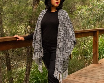 Scialle di alpaca andina realizzato a mano, ruana, stile poncho da donna