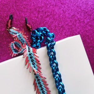 Blue coloured glasses chain with beads