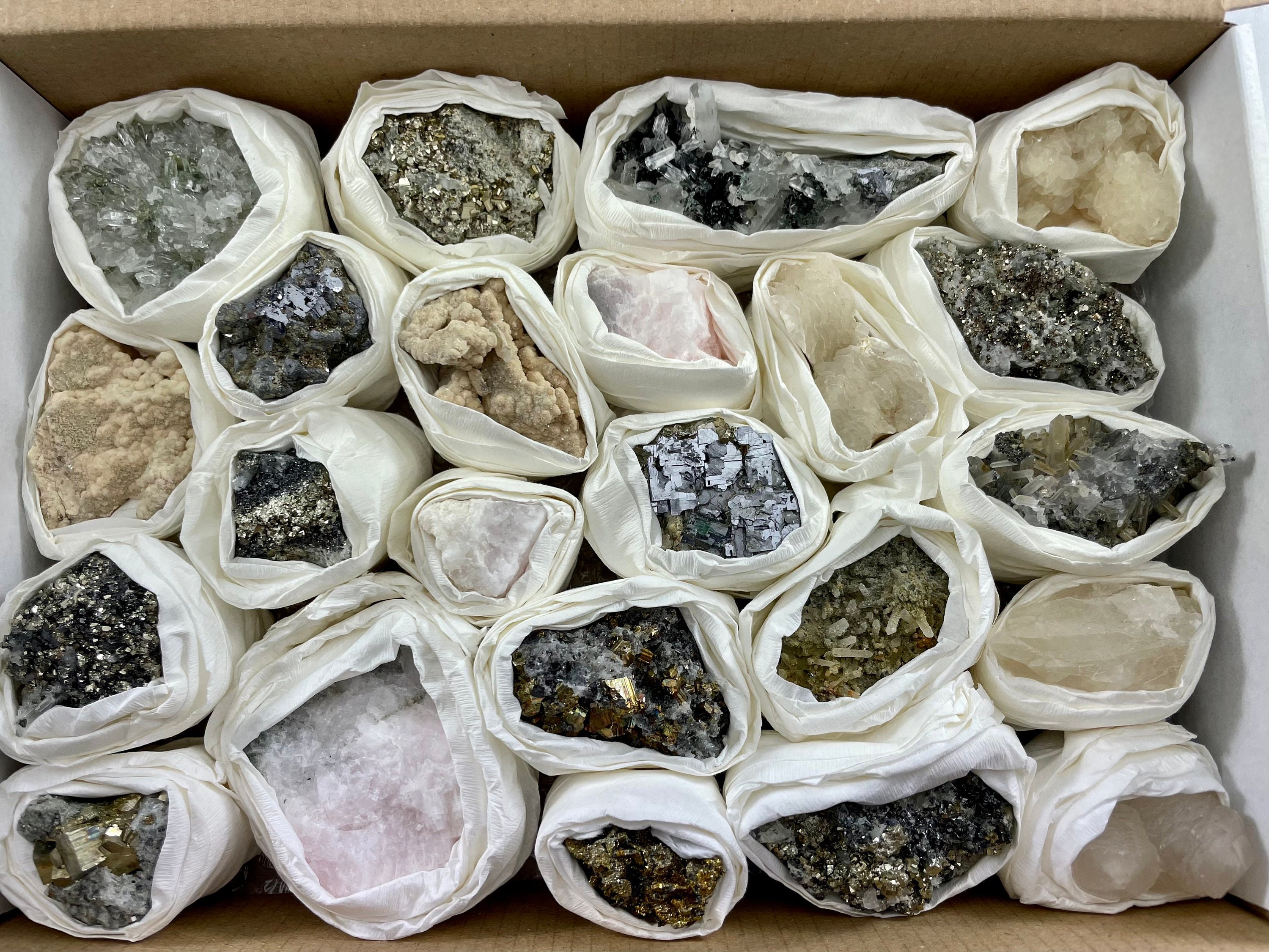 One box mix Minerals from Bulgaria,Flat minerals,Wholesale Minerals,Set Minerals,Bulgarian Minerals,Natural Crystal,Specimen,Collection,ston