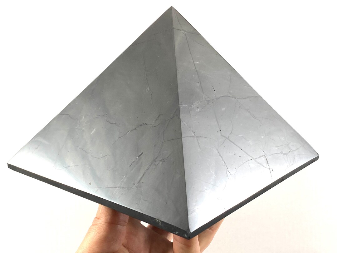 Piramide Di Shungite 5x5 Cm Con Sfera 3 Cm – Pietra Curativa Della Carelia, Decorazione Naturale E Benessere