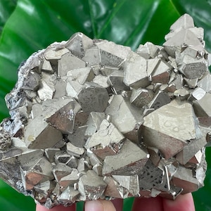 Aesthetic Octahedral Pyrite from Peru,Natural Mineral,Specimen,Cluster,Crystal,stone,Gemstone,Iron Pyrite,Golden N575