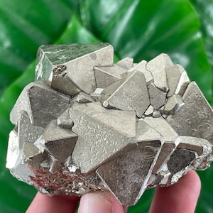 Aesthetic Octahedral Pyrite from Peru,Natural Mineral,Specimen,Cluster,Crystal,stone,Gemstone,Iron Pyrite,Golden N574