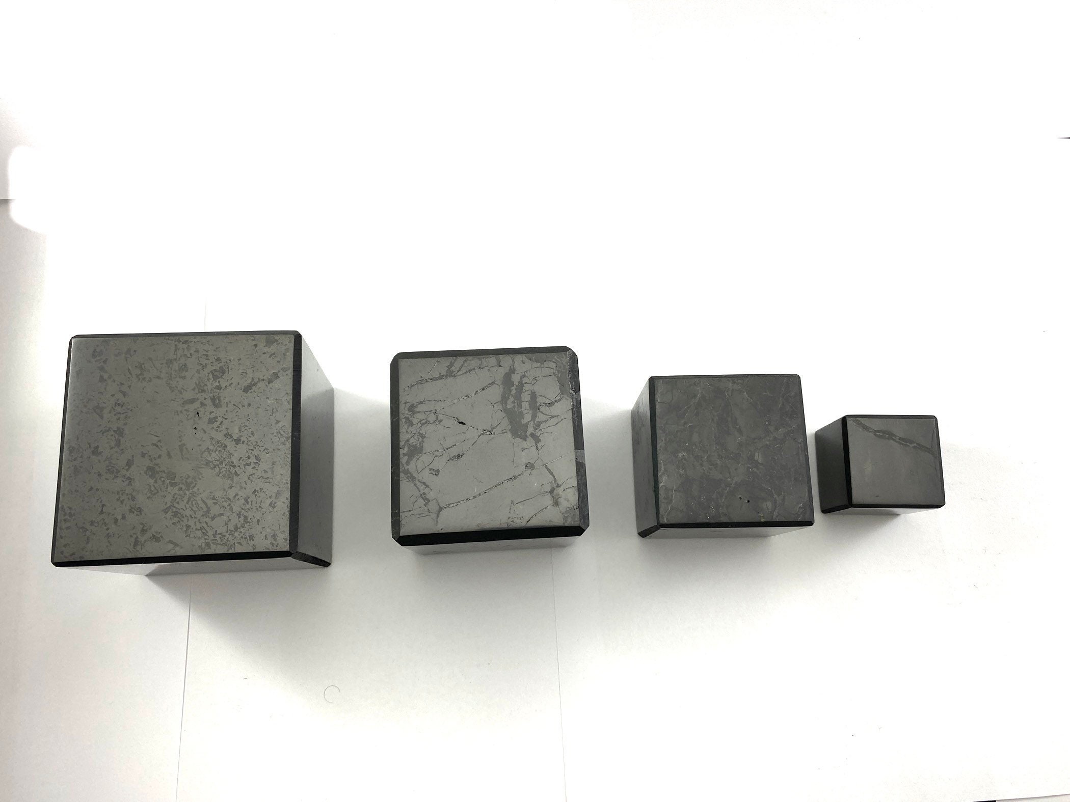 Cube En Pierre De Shungite Polie 10 Cm | Pierre Naturelle De Carélie | Déco & Énergie