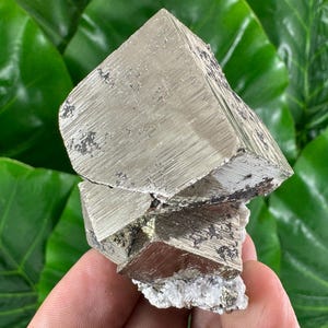 Amazing Lustrous Pyrite from Peru,Natural Mineral,Specimen,Cluster,Crystal,stone,Gemstone,Iron Pyrite,Golden crystal