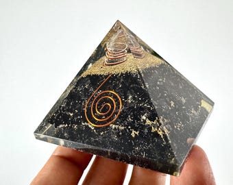 Orgonit Pyramide (6 x 6 cm) schwarzer Turmalin, handgemachte Spirale Kupfer Orgon, Turmalin, Pyramide,Chakra