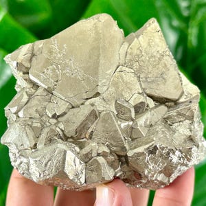 Aesthetic Octahedral Pyrite from Peru,Natural Mineral,Specimen,Cluster,Crystal,stone,Gemstone,Iron Pyrite,Golden