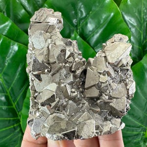 Aesthetic Octahedral Pyrite from Peru,Natural Mineral,Specimen,Cluster,Crystal,stone,Gemstone,Iron Pyrite,Golden,N571