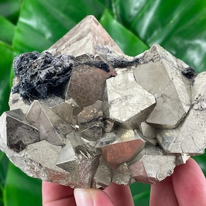 Aesthetic Octahedral Pyrite from Peru,Natural Mineral,Specimen,Cluster,Crystal,stone,Gemstone,Iron Pyrite,Golden N575