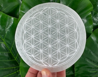 Placa de carga de selenita con flor de la vida de 12 cm, selenita de energía fuerte, selenita energética, selenita con flor de la vida, selenita con luna del árbol de la vida
