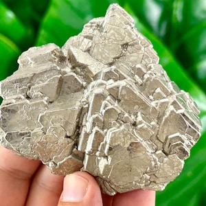 Aesthetic Octahedral Pyrite from Peru,Natural Mineral,Specimen,Cluster,Crystal,stone,Gemstone,Iron Pyrite,Golden