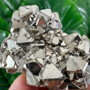 Aesthetic Octahedral Pyrite from Peru,Natural Mineral,Specimen,Cluster,Crystal,stone,Gemstone,Iron Pyrite,Golden,N571