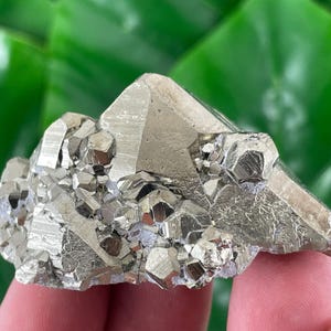 Aesthetic Octahedral Pyrite from Peru,Natural Mineral,Specimen,Cluster,Crystal,stone,Gemstone,Iron Pyrite,Golden N575