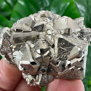 Aesthetic Octahedral Pyrite from Peru,Natural Mineral,Specimen,Cluster,Crystal,stone,Gemstone,Iron Pyrite,Golden,N571