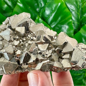 Aesthetic Octahedral Pyrite from Peru,Natural Mineral,Specimen,Cluster,Crystal,stone,Gemstone,Iron Pyrite,Golden,N571