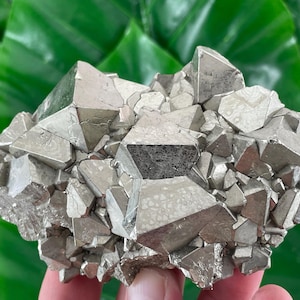 Aesthetic Octahedral Pyrite from Peru,Natural Mineral,Specimen,Cluster,Crystal,stone,Gemstone,Iron Pyrite,Golden N575