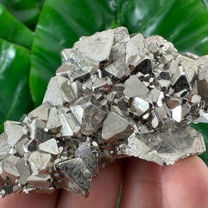 Aesthetic Octahedral Pyrite from Peru,Natural Mineral,Specimen,Cluster,Crystal,stone,Gemstone,Iron Pyrite,Golden,N571