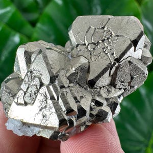 Aesthetic Octahedral Pyrite from Peru,Natural Mineral,Specimen,Cluster,Crystal,stone,Gemstone,Iron Pyrite,Golden,N571