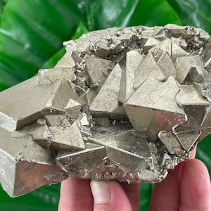 Aesthetic Octahedral Pyrite from Peru,Natural Mineral,Specimen,Cluster,Crystal,stone,Gemstone,Iron Pyrite,Golden N574