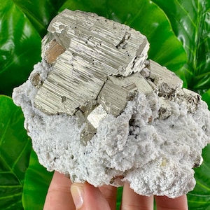 Beautiful Pyrite on Quartz from Peru,Natural Mineral,Specimen,Cluster,Crystal,stone,Gemstone,Iron Pyrite,Golden crystal
