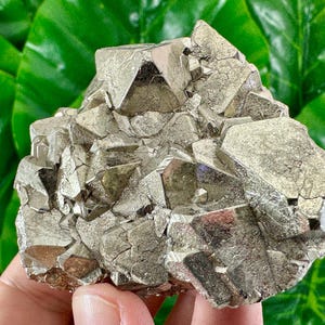 Aesthetic Octahedral Pyrite from Peru,Natural Mineral,Specimen,Cluster,Crystal,stone,Gemstone,Iron Pyrite,Golden,N571