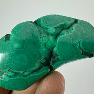 Polished Green Malachite Stone from Congo (5.7x3.0cm, 29 grams)