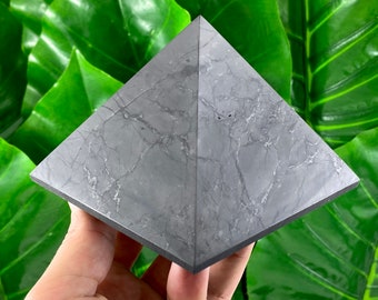 Piramide di shungite da 10 cm dalla Carelia, Russia, piramide di shungite lucidata, protezione e guarigione da campi elettromagnetici e radiazioni 4G 5G, geometria, shungite all&#39;ingrosso