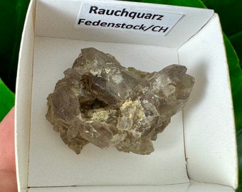希少なフェデンストック産スモーキークォーツ標本、スイス鉱物