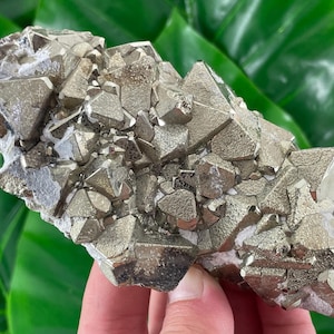 Aesthetic Octahedral Pyrite from Peru,Natural Mineral,Specimen,Cluster,Crystal,stone,Gemstone,Iron Pyrite,Golden N575