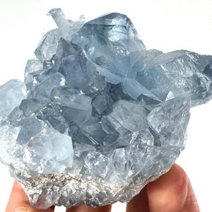 天然セレスチン（セレスタイト）水晶クラスター – マダガスカル産の