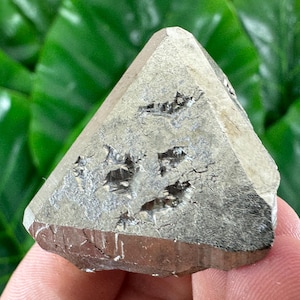 Aesthetic Octahedral Pyrite from Peru,Natural Mineral,Specimen,Cluster,Crystal,stone,Gemstone,Iron Pyrite,Golden,N571