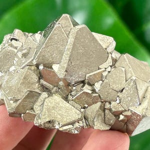 Aesthetic Octahedral Pyrite from Peru,Natural Mineral,Specimen,Cluster,Crystal,stone,Gemstone,Iron Pyrite,Golden