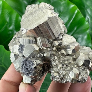 Amazing Lustrous Pyrite from Peru,Natural Mineral,Specimen,Cluster,Crystal,stone,Gemstone,Iron Pyrite,Golden crystal