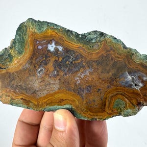 Geoda de ágata Orfeo pulida, rara, ágata natural de las montañas Ródope, ejemplar mineral de colección.