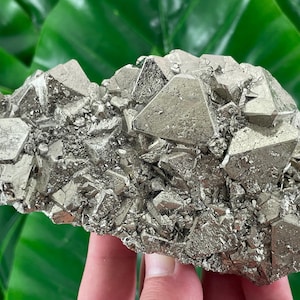Aesthetic Octahedral Pyrite from Peru,Natural Mineral,Specimen,Cluster,Crystal,stone,Gemstone,Iron Pyrite,Golden N575