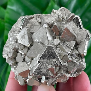 Aesthetic Octahedral Pyrite from Peru,Natural Mineral,Specimen,Cluster,Crystal,stone,Gemstone,Iron Pyrite,Golden N574