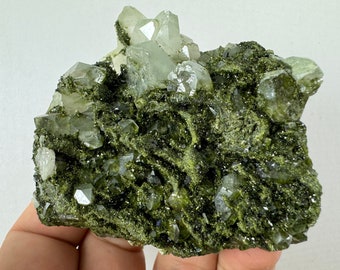 Grande epidoto con quarzo da Hakkari Turchia, minerale, collezione, oggetti da collezione, cristallo di epidoto, epidoto dalla Turchia, epidoto turco N4