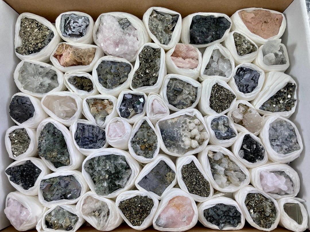One Box Mix Minerals From Bulgaria,flat Minerals,wholesale Minerals,set ...