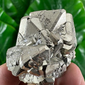 Aesthetic Octahedral Pyrite from Peru,Natural Mineral,Specimen,Cluster,Crystal,stone,Gemstone,Iron Pyrite,Golden N59