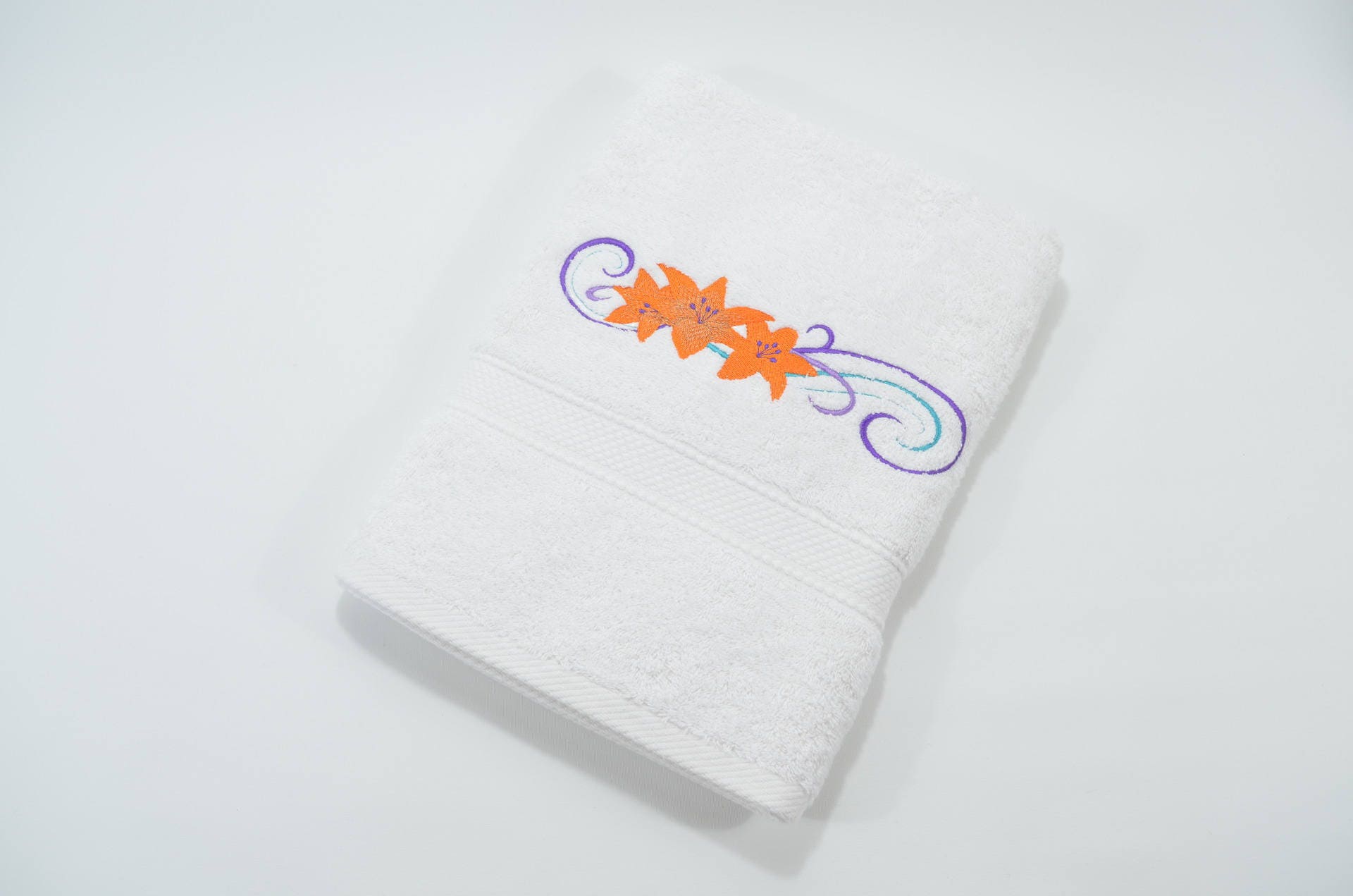 Serviette de Douche Broderie Machine Fleur Arabesque, Machine, Fait Main, Cadeau Personnalisé, Linge