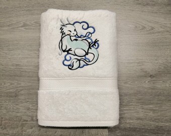 Serviette de douche broderie machine dragon, broderie machine, fait main, cadeau personnalisé, linge de maison, linge brodé, bain