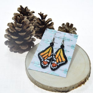 Boucles d&#39;oreilles broderie ailes de papillon