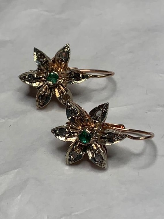 Bright Flower Earrings 9kt Gold Emerald 0.20 kt Di
