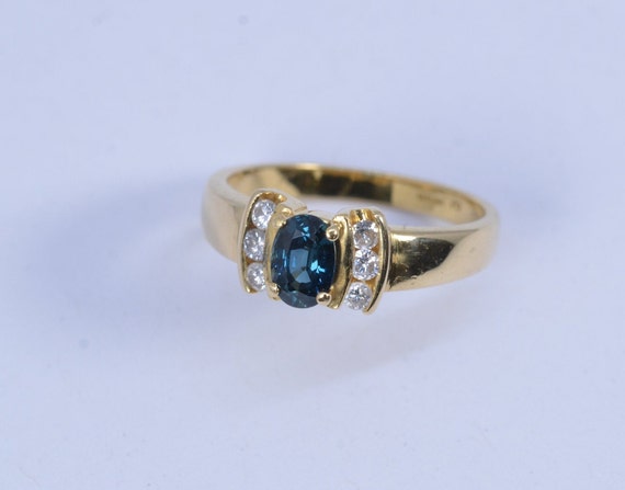 A Vintage Natural Sapphire and Diamond 18ct Gold Ring. Valuation