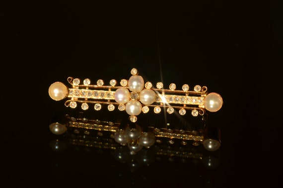 Antique Victorian Pearl and Diamond 18ct Gold Bro… - image 1